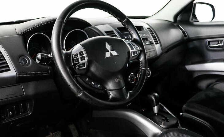 Mitsubishi Outlander - Фото 6
