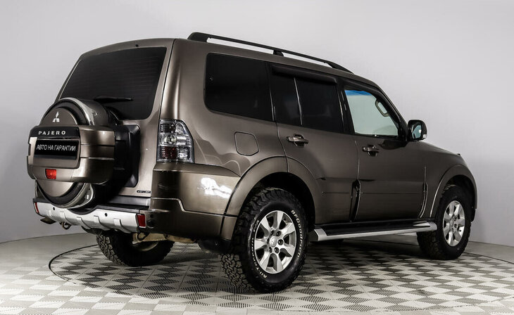 Mitsubishi Pajero - Фото 2