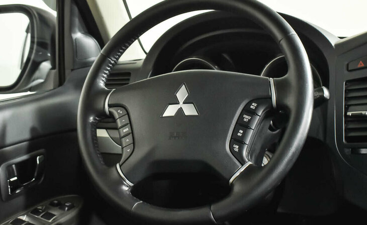 Mitsubishi Pajero - Фото 10