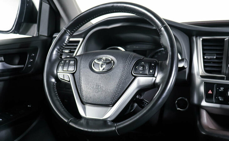 Toyota Highlander - Фото 10