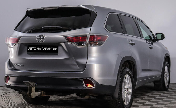 Toyota Highlander - Фото 2