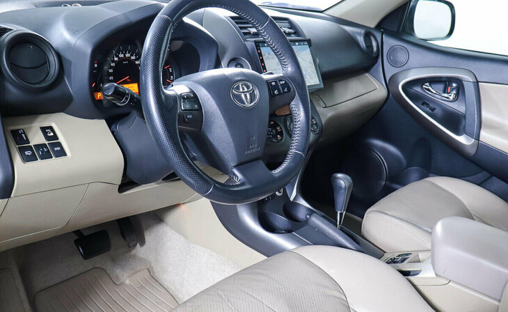 Toyota RAV4 - Фото 9