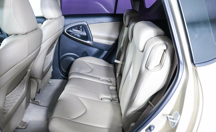 Toyota RAV4 - Фото 16