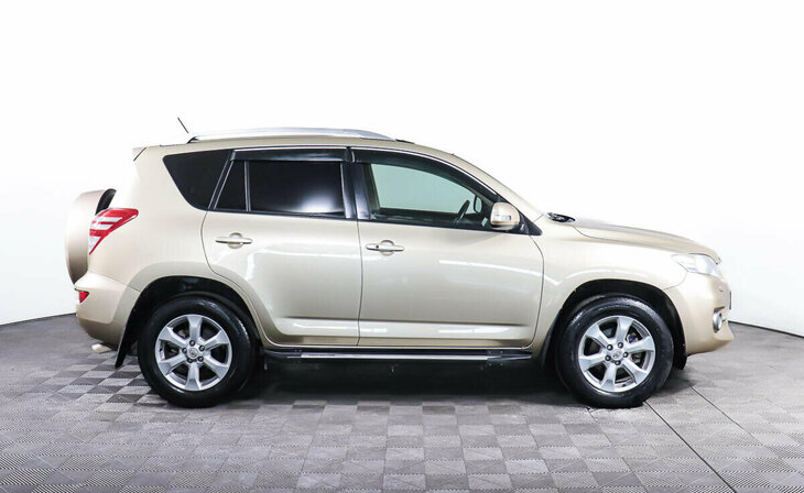 Toyota RAV4 - Фото 3