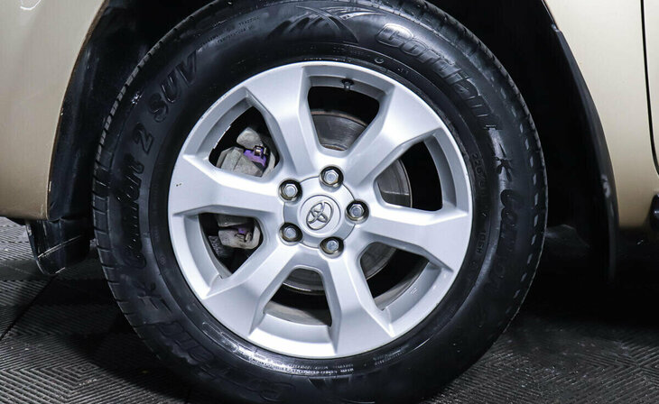 Toyota RAV4 - Фото 6