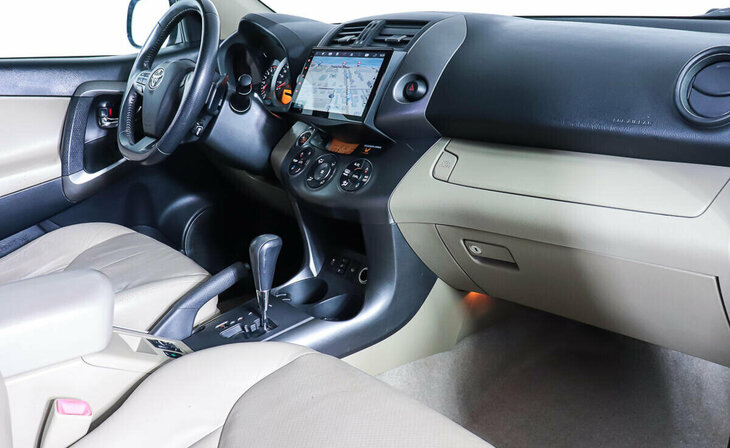 Toyota RAV4 - Фото 7