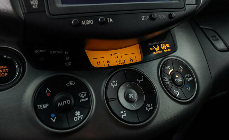 Toyota RAV4 - Фото 9