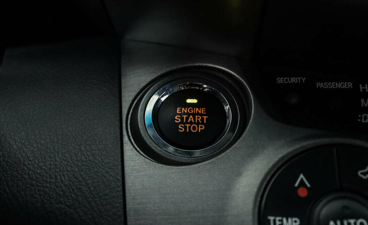 Toyota RAV4 - Фото 10