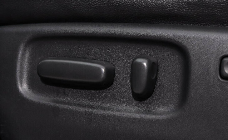 Toyota RAV4 - Фото 11