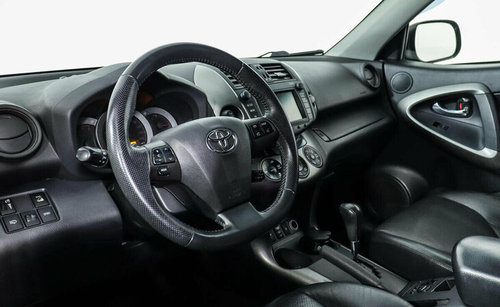 Toyota RAV4 - Фото 6