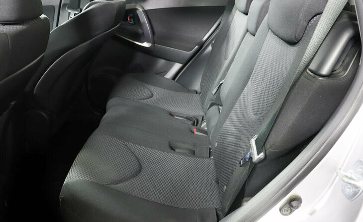 Toyota RAV4 - Фото 9