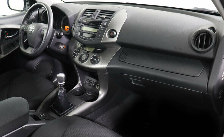 Toyota RAV4 - Фото 4