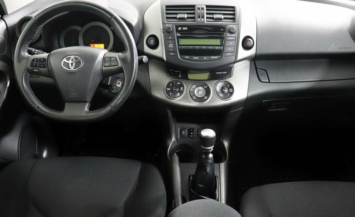 Toyota RAV4 - Фото 5