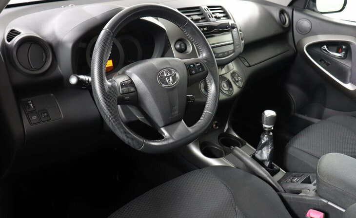 Toyota RAV4 - Фото 6