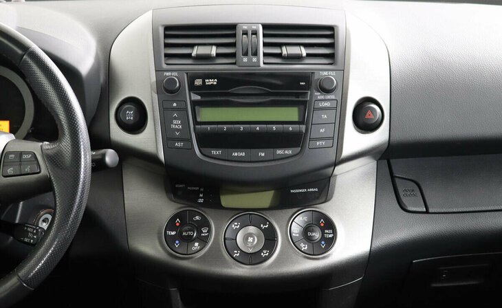 Toyota RAV4 - Фото 7