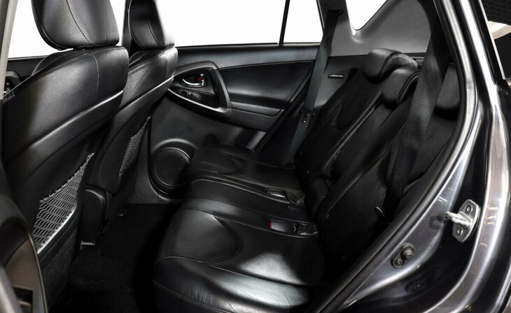 Toyota RAV4 - Фото 10