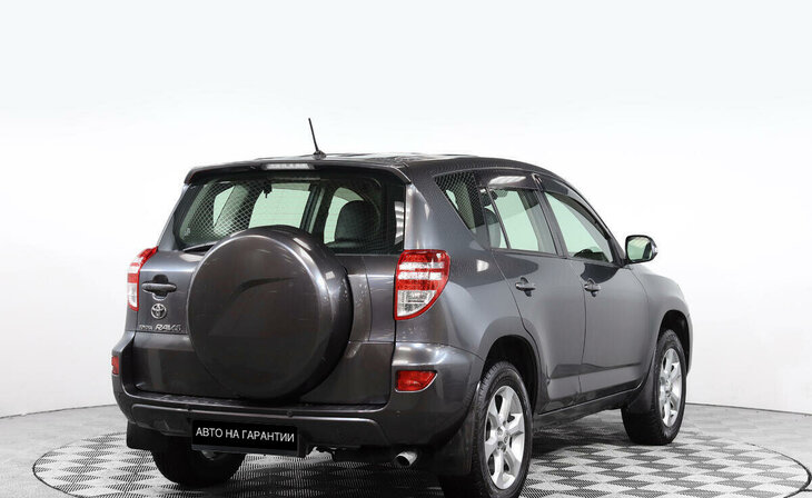 Toyota RAV4 - Фото 2