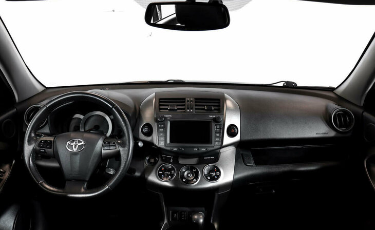 Toyota RAV4 - Фото 5