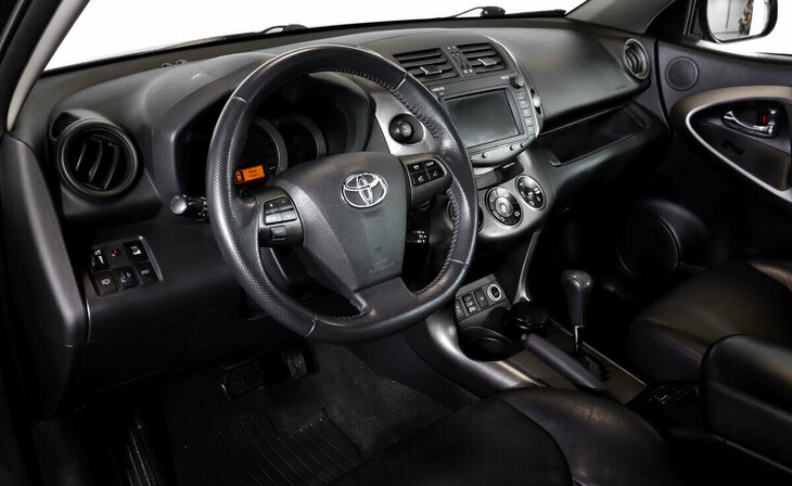 Toyota RAV4 - Фото 6