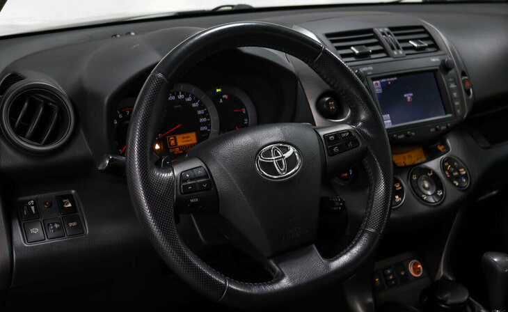 Toyota RAV4 - Фото 7