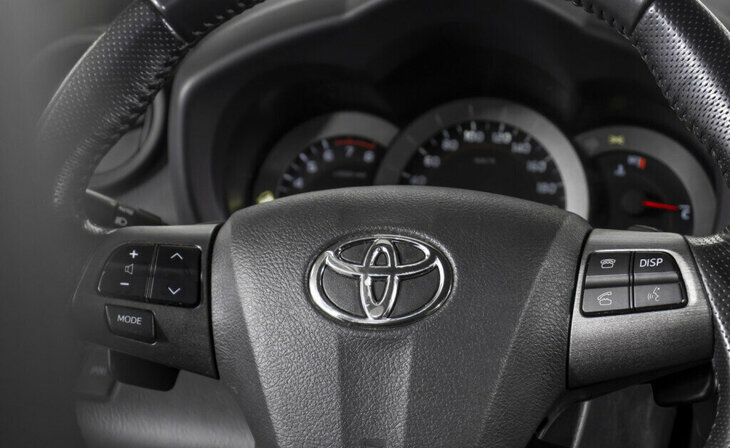 Toyota RAV4 - Фото 9