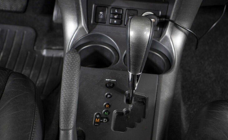 Toyota RAV4 - Фото 12