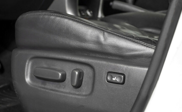 Toyota RAV4 - Фото 13