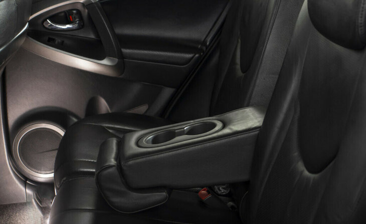 Toyota RAV4 - Фото 14