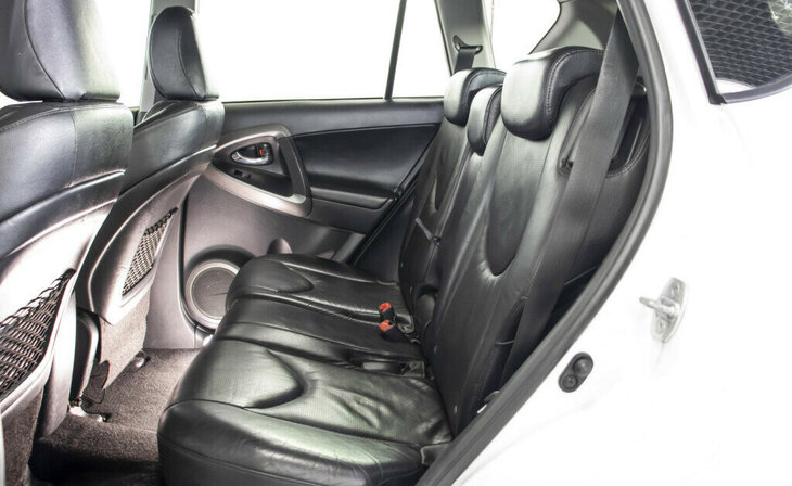 Toyota RAV4 - Фото 15