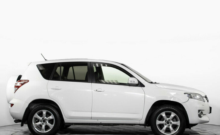 Toyota RAV4 - Фото 3