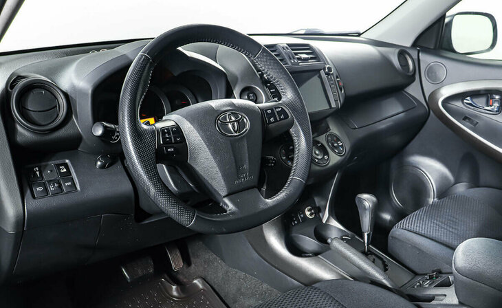 Toyota RAV4 - Фото 9