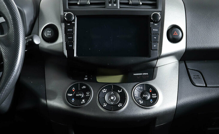 Toyota RAV4 - Фото 11