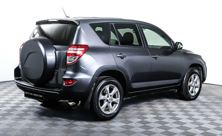 Toyota RAV4 - Фото 4