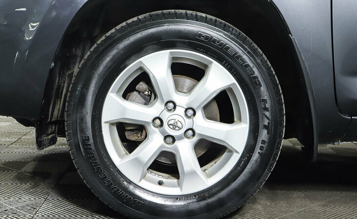 Toyota RAV4 - Фото 6