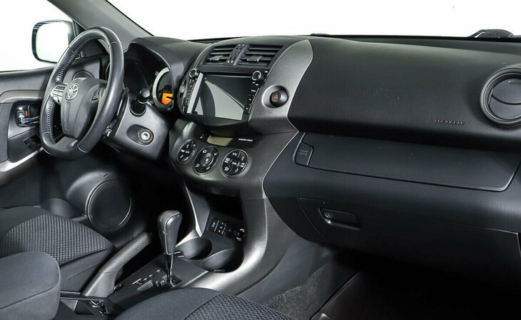 Toyota RAV4 - Фото 7