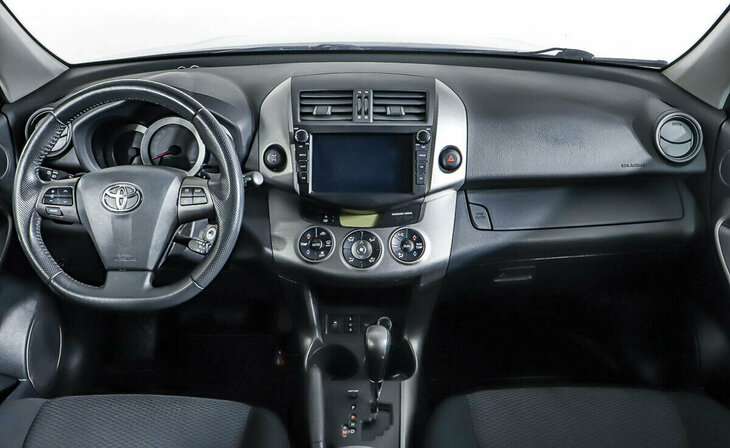 Toyota RAV4 - Фото 8