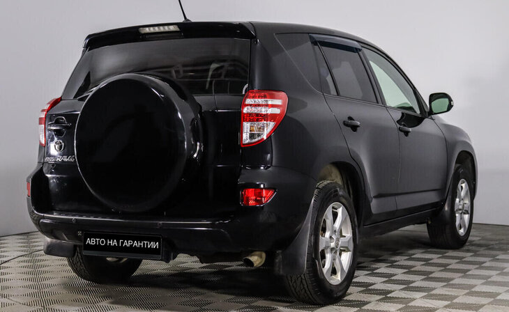 Toyota RAV4 - Фото 2