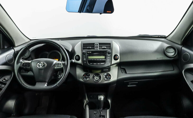 Toyota RAV4 - Фото 6
