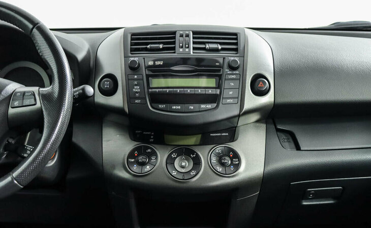 Toyota RAV4 - Фото 7