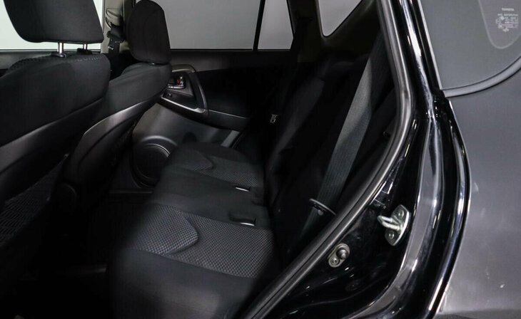 Toyota RAV4 - Фото 8