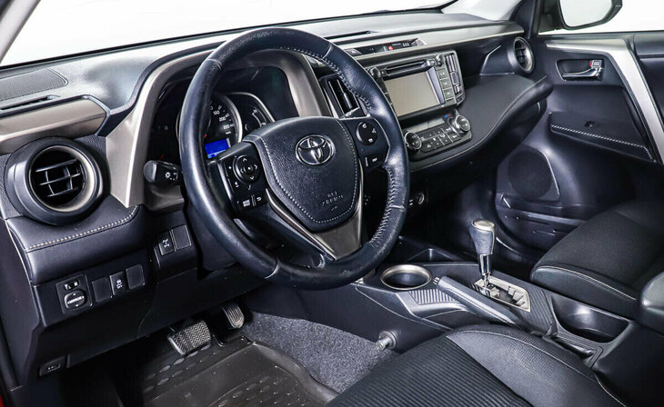 Toyota RAV4 - Фото 10