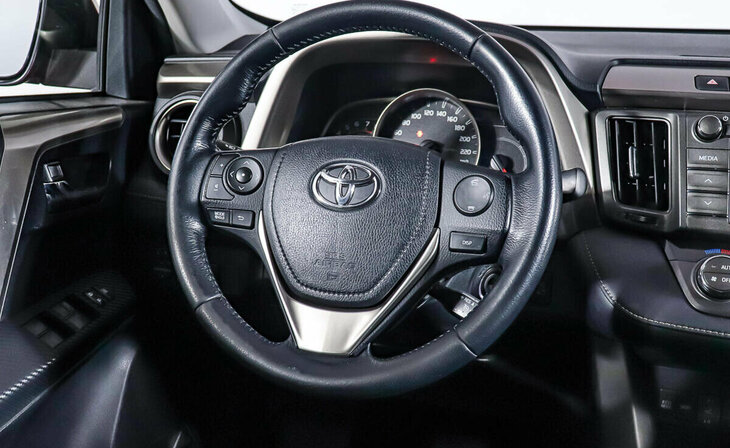 Toyota RAV4 - Фото 11