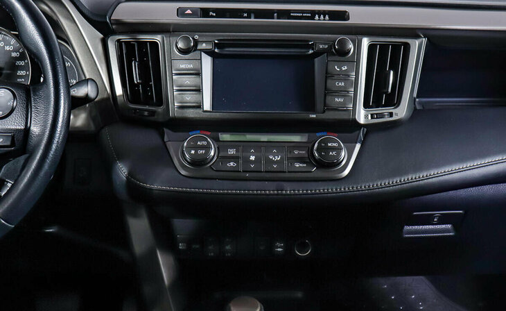 Toyota RAV4 - Фото 13