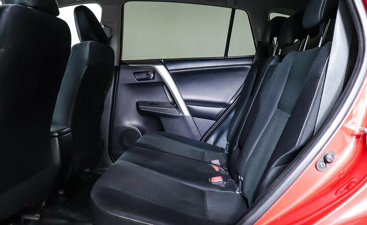 Toyota RAV4 - Фото 16