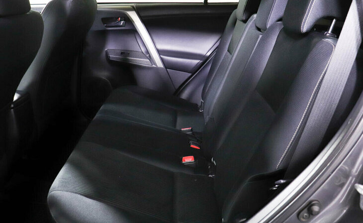 Toyota RAV4 - Фото 10