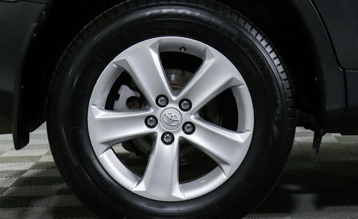 Toyota RAV4 - Фото 4