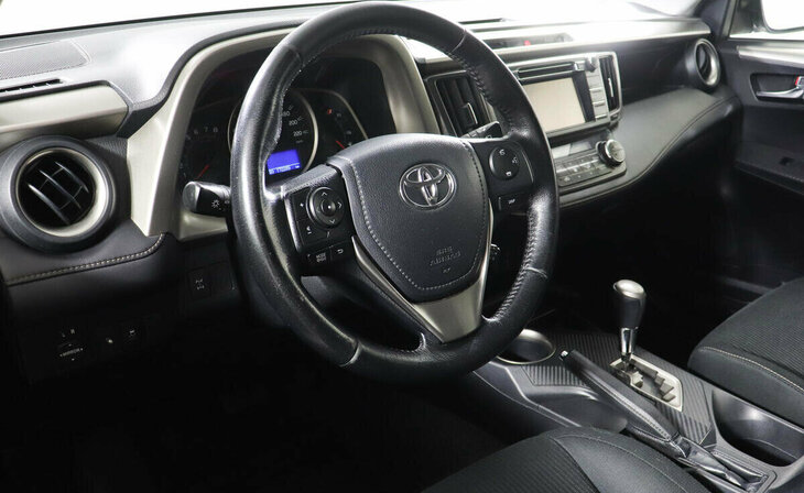 Toyota RAV4 - Фото 7