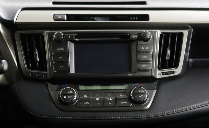 Toyota RAV4 - Фото 8