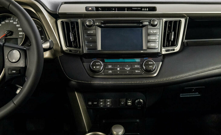 Toyota RAV4 - Фото 7