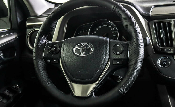 Toyota RAV4 - Фото 9